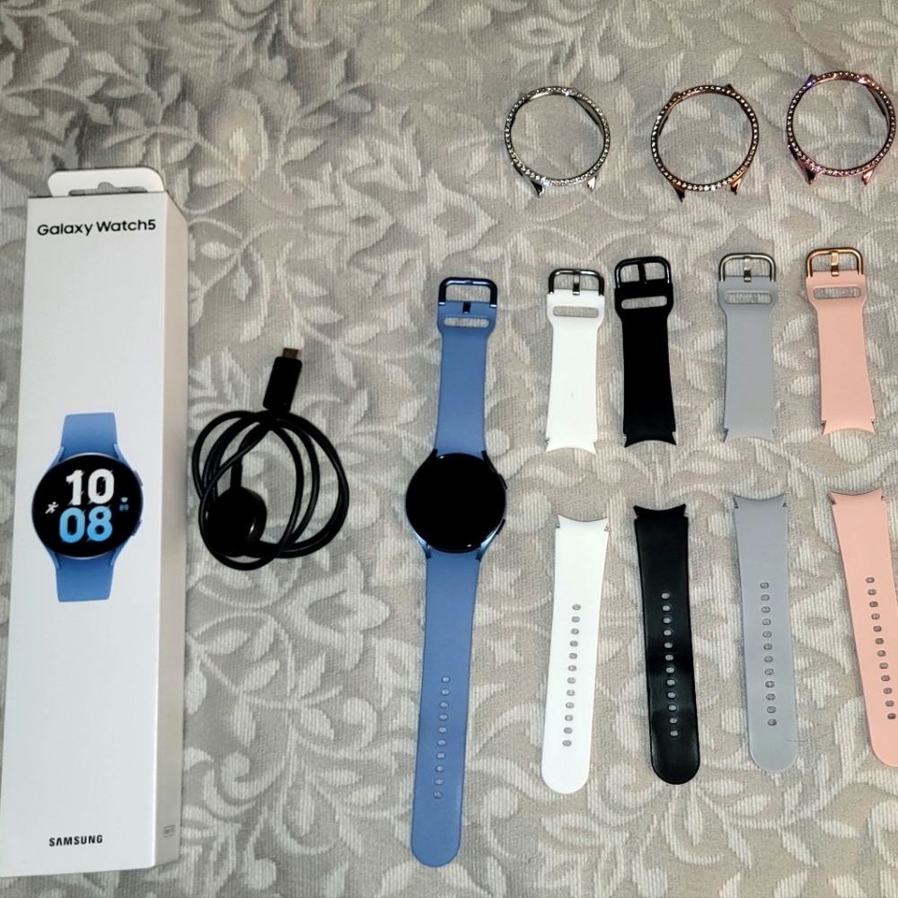 **GALAXY WATCH 5 BUNDLE**